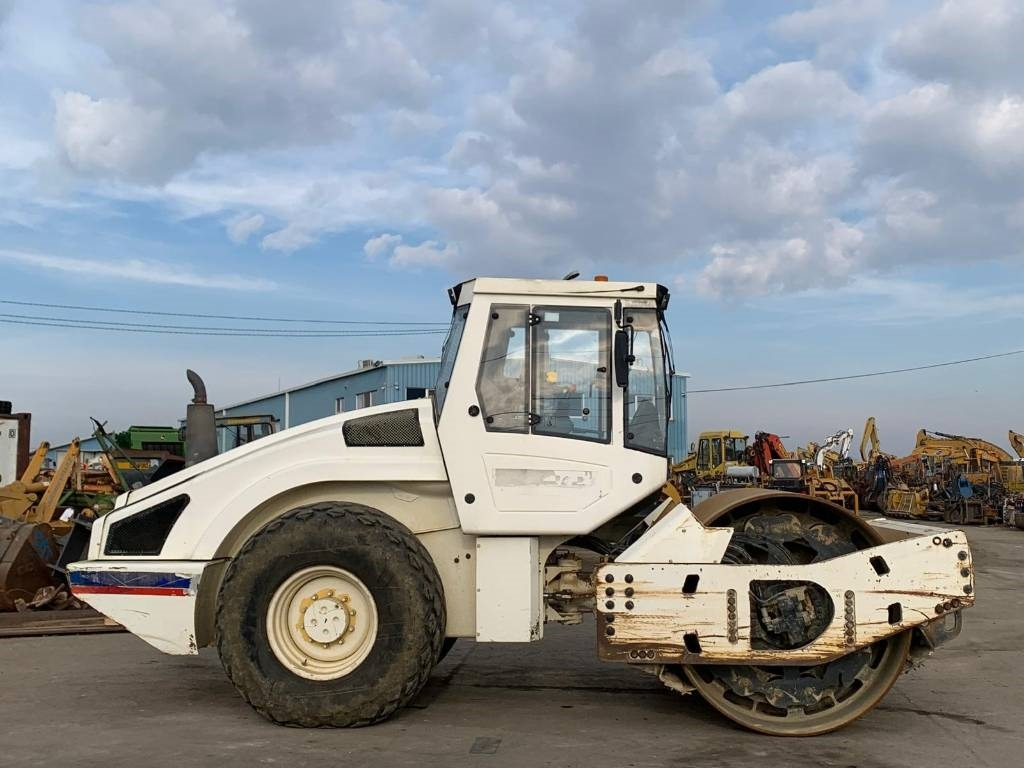 Bomag BW 213 D H-4 - Kompaktor: slika 2 Bomag BW 213 D H-4 - Kompaktor: slika 2
