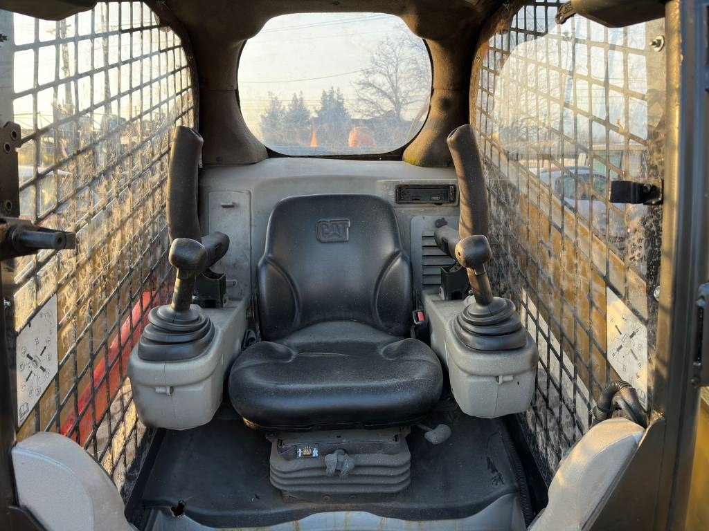 Mini utovarivač CAT 246 C: slika 7