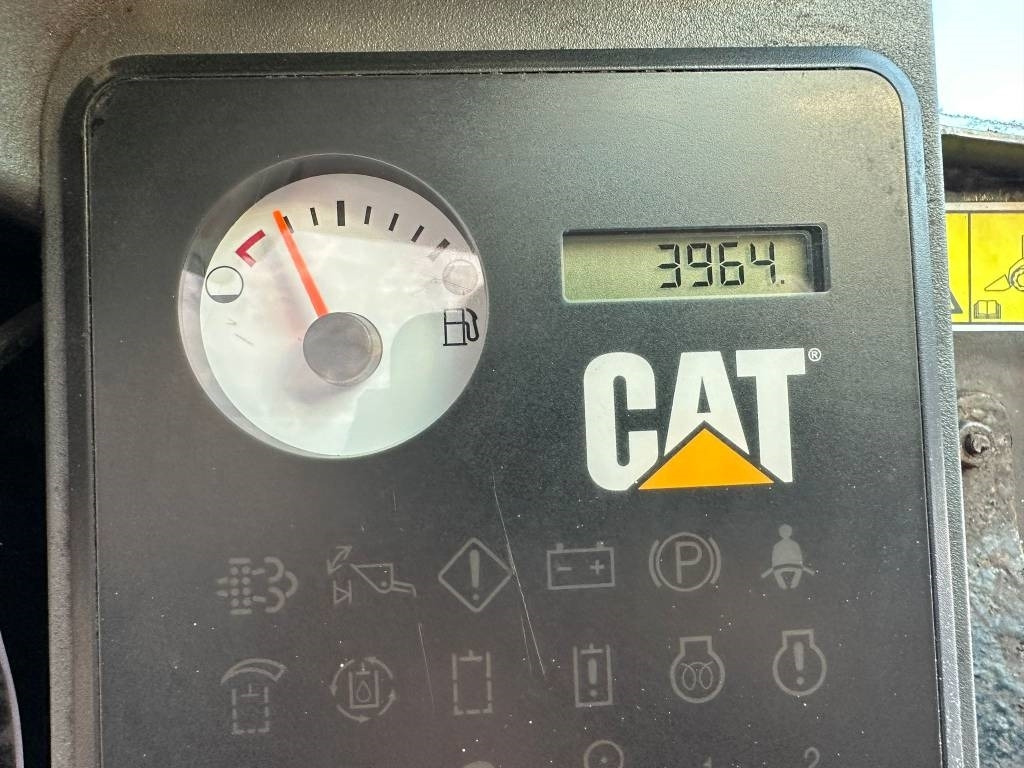 Mini utovarivač CAT 246 C: slika 8