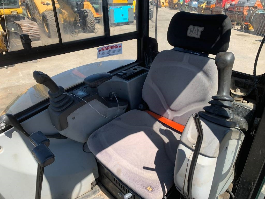 Mini bager CAT 302.7 CR: slika 9 Mini bager CAT 302.7 CR: slika 9