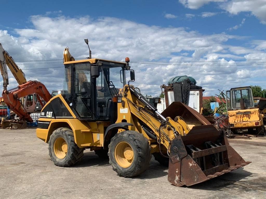 CAT 908 - Utovarivač točkaš: slika 2 CAT 908 - Utovarivač točkaš: slika 2