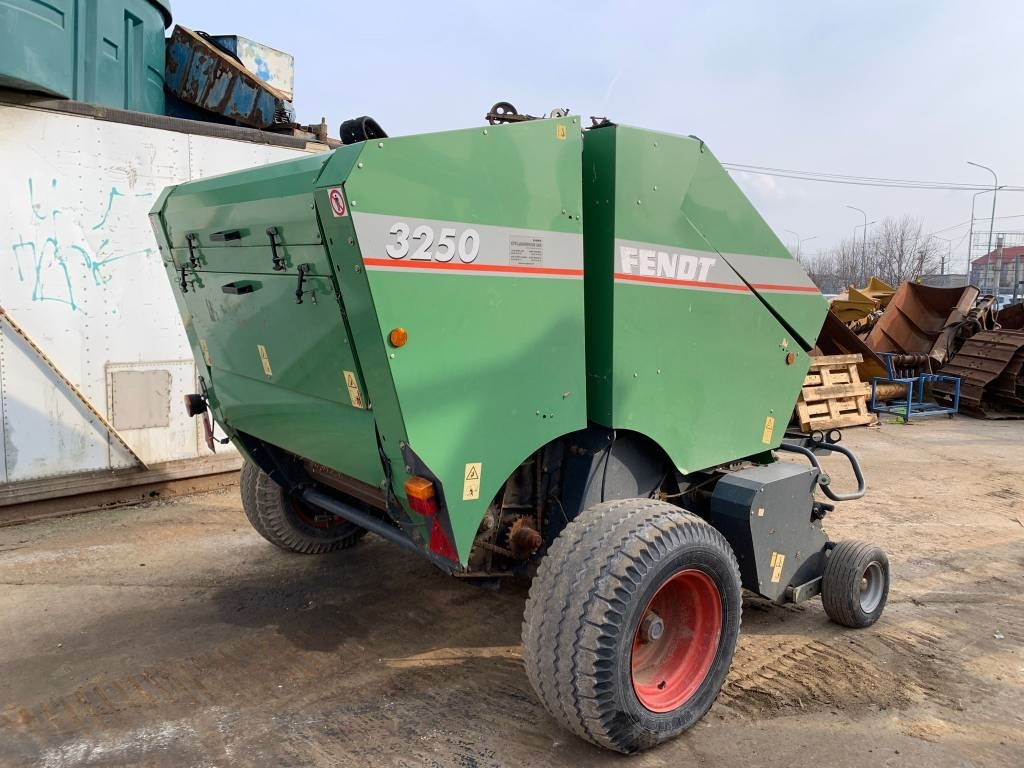 Fendt 3250 - Balirka za okrugle bale: slika 3 Fendt 3250 - Balirka za okrugle bale: slika 3