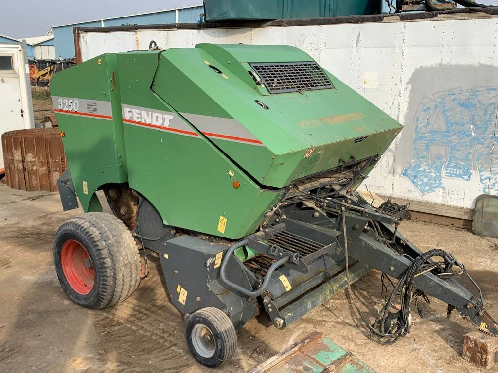 Fendt 3250 - Balirka za okrugle bale: slika 1 Fendt 3250 - Balirka za okrugle bale: slika 1