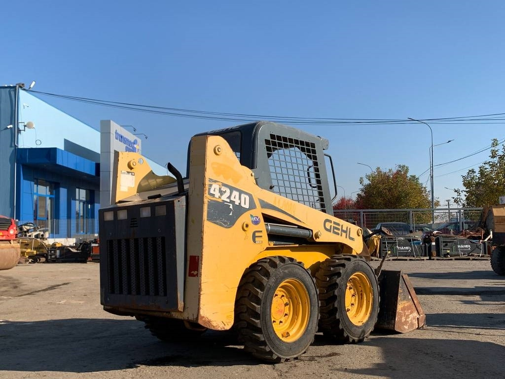 Gehl 4240 - Mini utovarivač: slika 3 Gehl 4240 - Mini utovarivač: slika 3