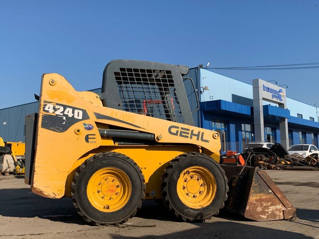 Gehl 4240 - Mini utovarivač: slika 2 Gehl 4240 - Mini utovarivač: slika 2