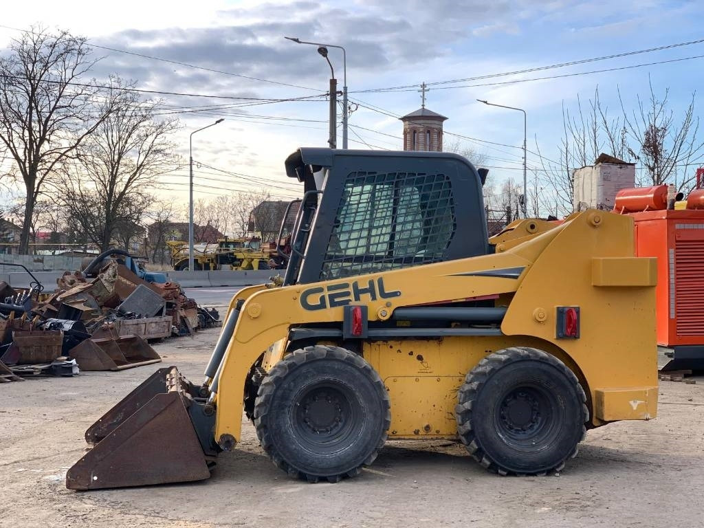Gehl R 260 - Mini utovarivač: slika 2 Gehl R 260 - Mini utovarivač: slika 2