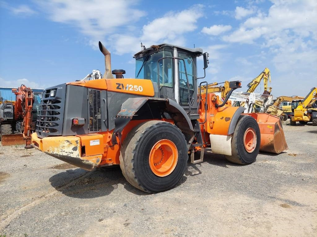 Hitachi ZW250 - Utovarivač točkaš: slika 3 Hitachi ZW250 - Utovarivač točkaš: slika 3