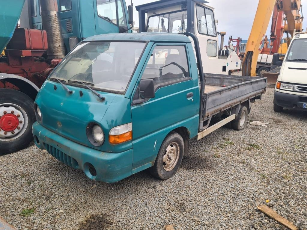 Hyundai H 100 - Kamion sa tovarnim sandukom: slika 1 Hyundai H 100 - Kamion sa tovarnim sandukom: slika 1