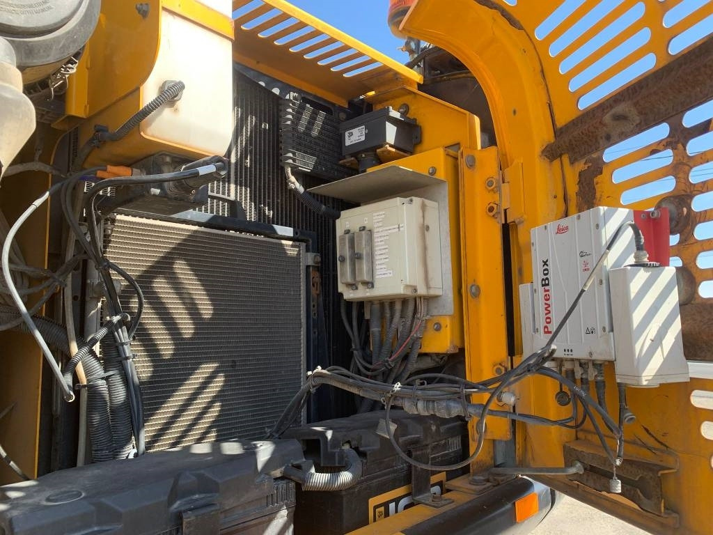 Bager točkaš JCB JS 145 W+Engcon Rototilt+Sistem Laser 2D Leica Ico: slika 12