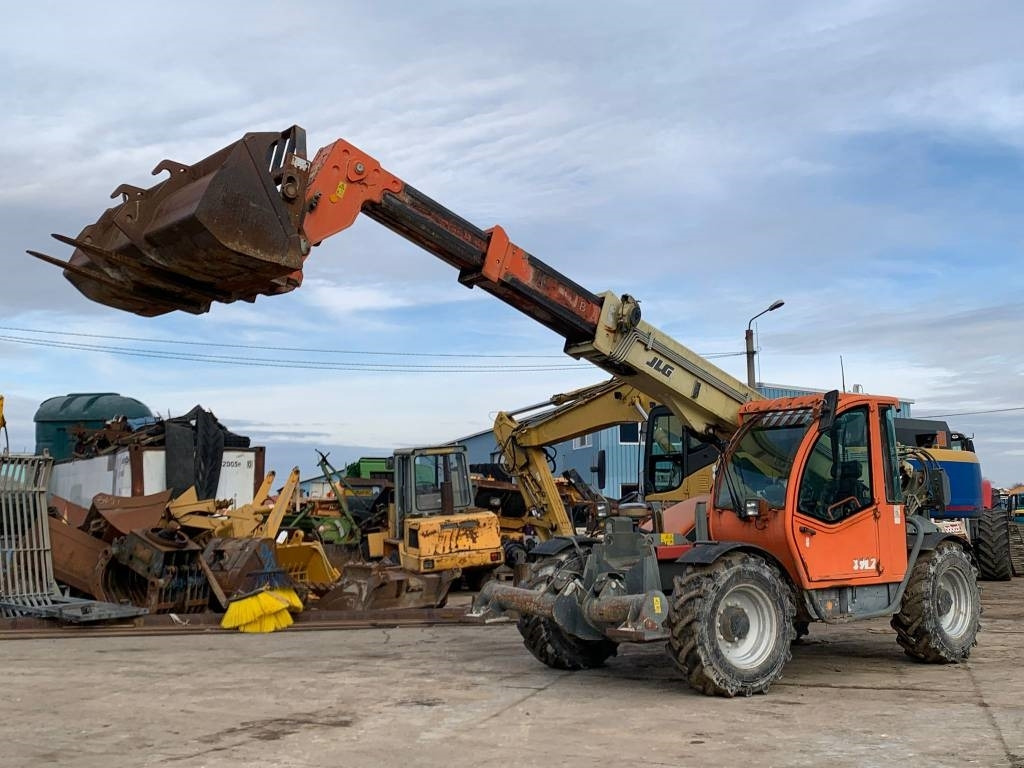 JLG 3512 - Teleskopski upravljač: slika 1 JLG 3512 - Teleskopski upravljač: slika 1