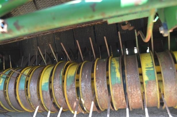 John Deere 592  - Balirka za okrugle bale: slika 4 John Deere 592  - Balirka za okrugle bale: slika 4
