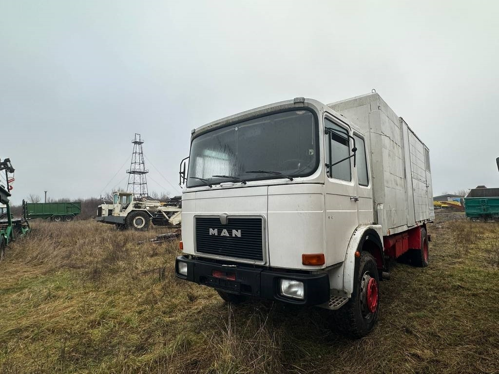 MAN Pressure Washer 19.321 - Korisno/ Posebno vozilo, Kamion sa zatvorenim sandukom: slika 5 MAN Pressure Washer 19.321 - Korisno/ Posebno vozilo, Kamion sa zatvorenim sandukom: slika 5