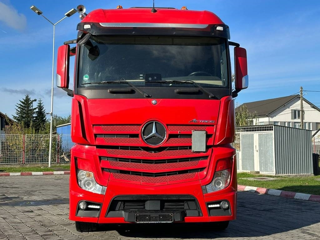 Mercedes-Benz Actros 963-4-A - Kamion sa zatvorenim sandukom: slika 2 Mercedes-Benz Actros 963-4-A - Kamion sa zatvorenim sandukom: slika 2