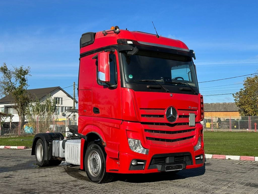 Mercedes-Benz Actros 963-4-A - Kamion sa zatvorenim sandukom: slika 1 Mercedes-Benz Actros 963-4-A - Kamion sa zatvorenim sandukom: slika 1
