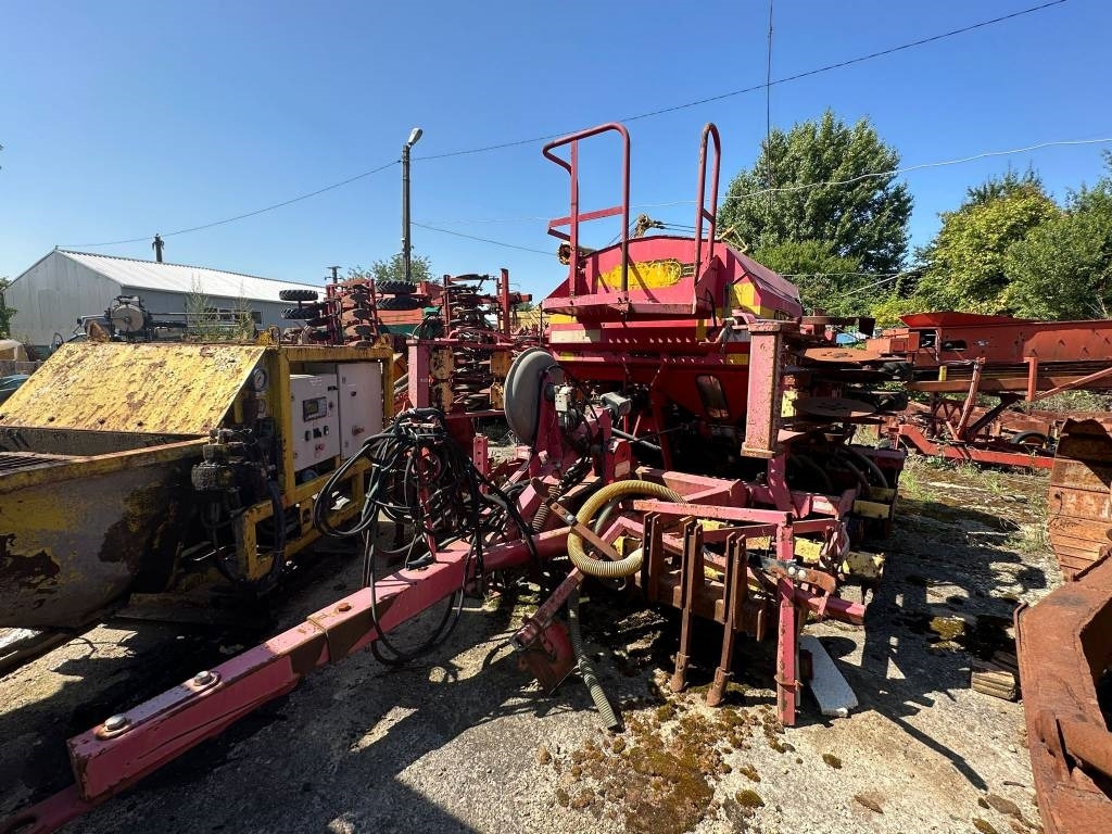 Vaderstad Rapid400F - Kombinovana mašina za setvu: slika 1 Vaderstad Rapid400F - Kombinovana mašina za setvu: slika 1