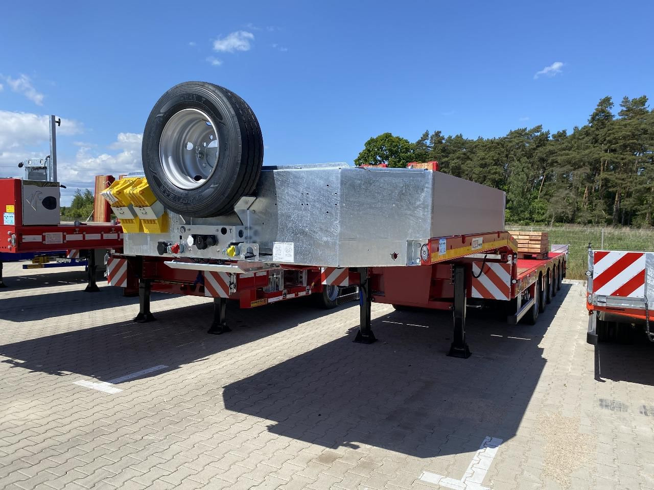 FAYMONVILLE MAXTRAILER MAX100 - Niska poluprikolica za prevoz: slika 3 FAYMONVILLE MAXTRAILER MAX100 - Niska poluprikolica za prevoz: slika 3