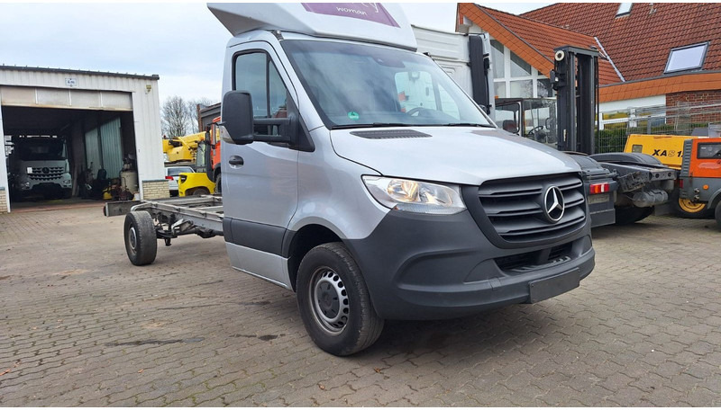 Mercedes-Benz Fahrgestell 316 - Dostavno vozilo, Kamion sa golom šasijom i zatvorenom kabinom: slika 2 Mercedes-Benz Fahrgestell 316 - Dostavno vozilo, Kamion sa golom šasijom i zatvorenom kabinom: slika 2