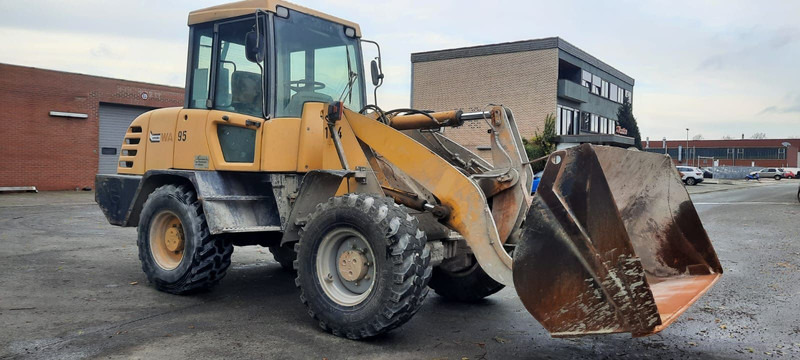 Komatsu WA95-3 - Utovarivač točkaš: slika 2 Komatsu WA95-3 - Utovarivač točkaš: slika 2