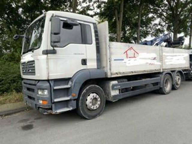 MAN 26.320 Pritsche mit Kran Tirre 170 - Kamion sa tovarnim sandukom, Kamion sa dizalicom: slika 2 MAN 26.320 Pritsche mit Kran Tirre 170 - Kamion sa tovarnim sandukom, Kamion sa dizalicom: slika 2