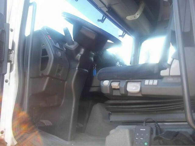 MAN 26.390 Fahrgestell Schaltgetriebe - Kamion sa golom šasijom i zatvorenom kabinom: slika 4 MAN 26.390 Fahrgestell Schaltgetriebe - Kamion sa golom šasijom i zatvorenom kabinom: slika 4