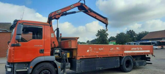 MAN TG-M18.280PS Hiab 111B-2 mit Funk - Kamion sa tovarnim sandukom, Kamion sa dizalicom: slika 1 MAN TG-M18.280PS Hiab 111B-2 mit Funk - Kamion sa tovarnim sandukom, Kamion sa dizalicom: slika 1