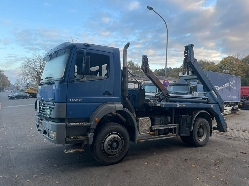 Mercedes-Benz 1828 Absetzkipper - Kamion za utovaranje kontejnera: slika 2 Mercedes-Benz 1828 Absetzkipper - Kamion za utovaranje kontejnera: slika 2