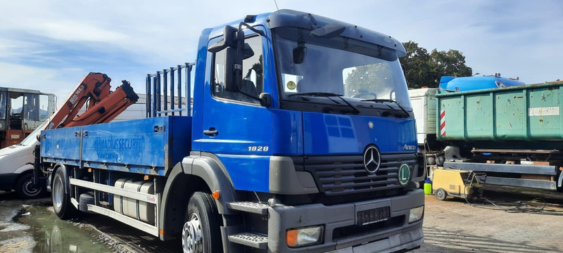 Mercedes-Benz 1828 Pritsche+Glastransport - Kamion sa tovarnim sandukom, Kamion sa dizalicom: slika 1 Mercedes-Benz 1828 Pritsche+Glastransport - Kamion sa tovarnim sandukom, Kamion sa dizalicom: slika 1