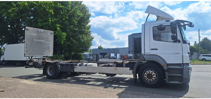 Mercedes-Benz 1833 2 Achser für BDF mit LBW - Kamion sa golom šasijom i zatvorenom kabinom: slika 3 Mercedes-Benz 1833 2 Achser für BDF mit LBW - Kamion sa golom šasijom i zatvorenom kabinom: slika 3