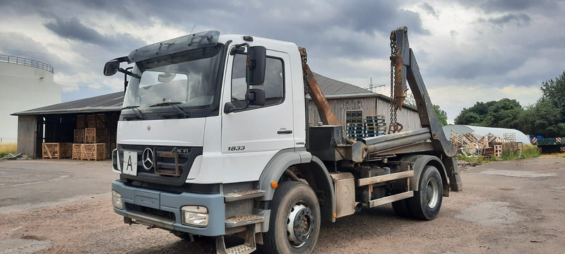 Mercedes-Benz 1833 Absetzkipper - Kamion za utovaranje kontejnera: slika 1 Mercedes-Benz 1833 Absetzkipper - Kamion za utovaranje kontejnera: slika 1