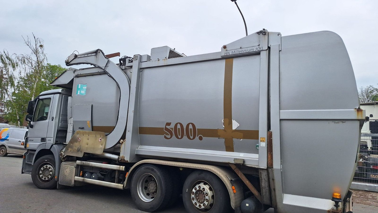 Mercedes-Benz 2532 Actros Überkopflader - Kamion za smeće: slika 4 Mercedes-Benz 2532 Actros Überkopflader - Kamion za smeće: slika 4