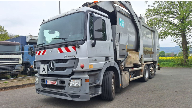 Mercedes-Benz 2532 Actros Überkopflader - Kamion za smeće: slika 2 Mercedes-Benz 2532 Actros Überkopflader - Kamion za smeće: slika 2