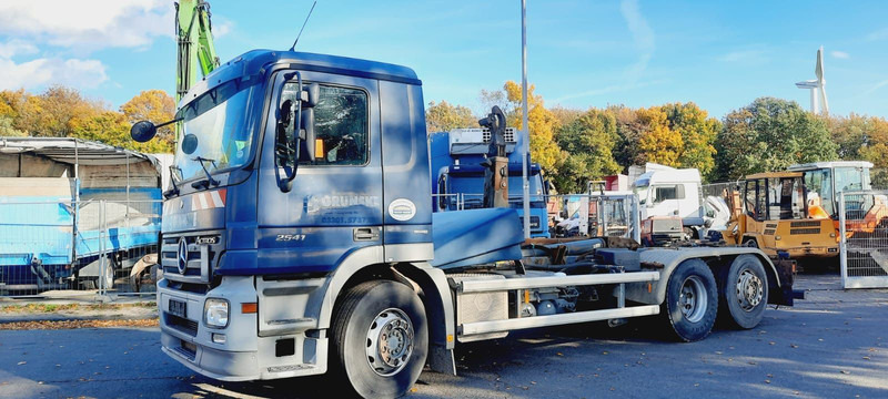 Mercedes-Benz 2641 Abrollkipper - Kamion sa hidrauličnom kukom: slika 1 Mercedes-Benz 2641 Abrollkipper - Kamion sa hidrauličnom kukom: slika 1