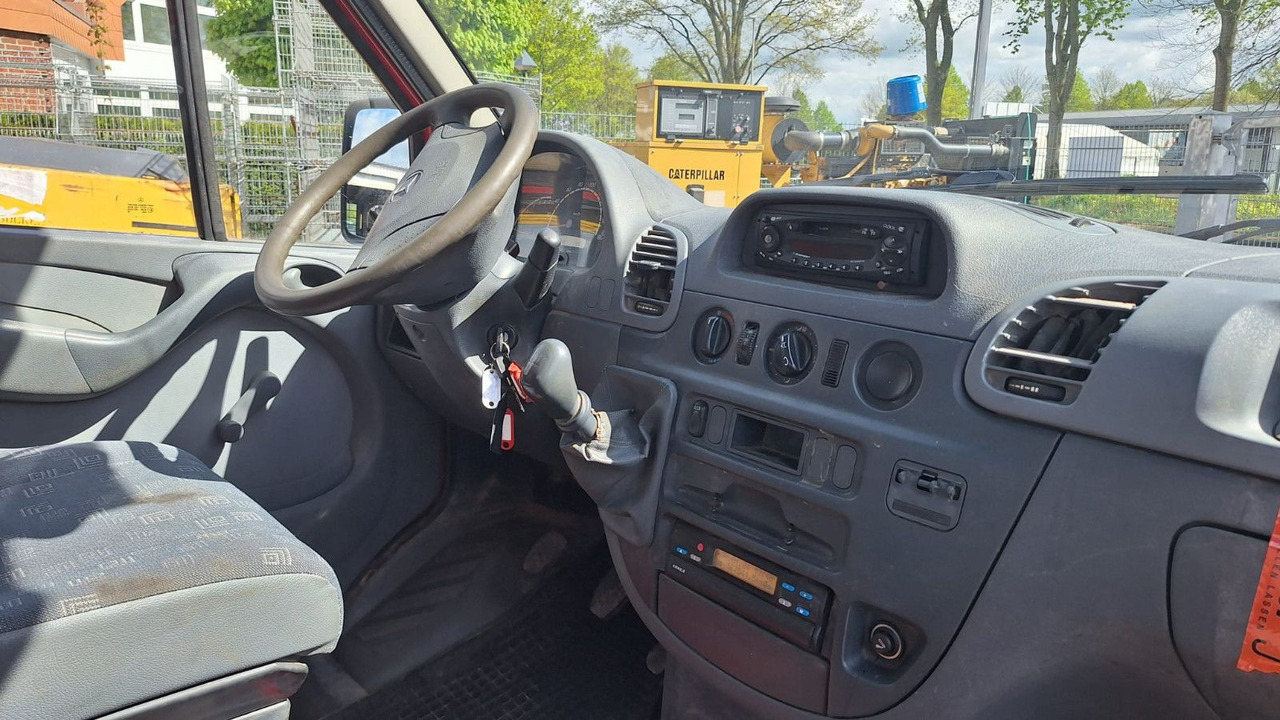 Mercedes-Benz 313 Pritsche Doppelkabine - Dostavno vozilo sa otvorenom sandukom, Dostavno vozilo sa duplom kabinom: slika 5 Mercedes-Benz 313 Pritsche Doppelkabine - Dostavno vozilo sa otvorenom sandukom, Dostavno vozilo sa duplom kabinom: slika 5