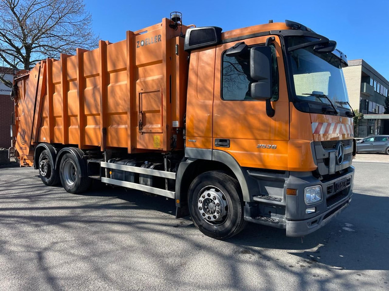 Mercedes-Benz Actros 2536 6x2 Blatt/Luft Müllwagen - Kamion za smeće: slika 2 Mercedes-Benz Actros 2536 6x2 Blatt/Luft Müllwagen - Kamion za smeće: slika 2