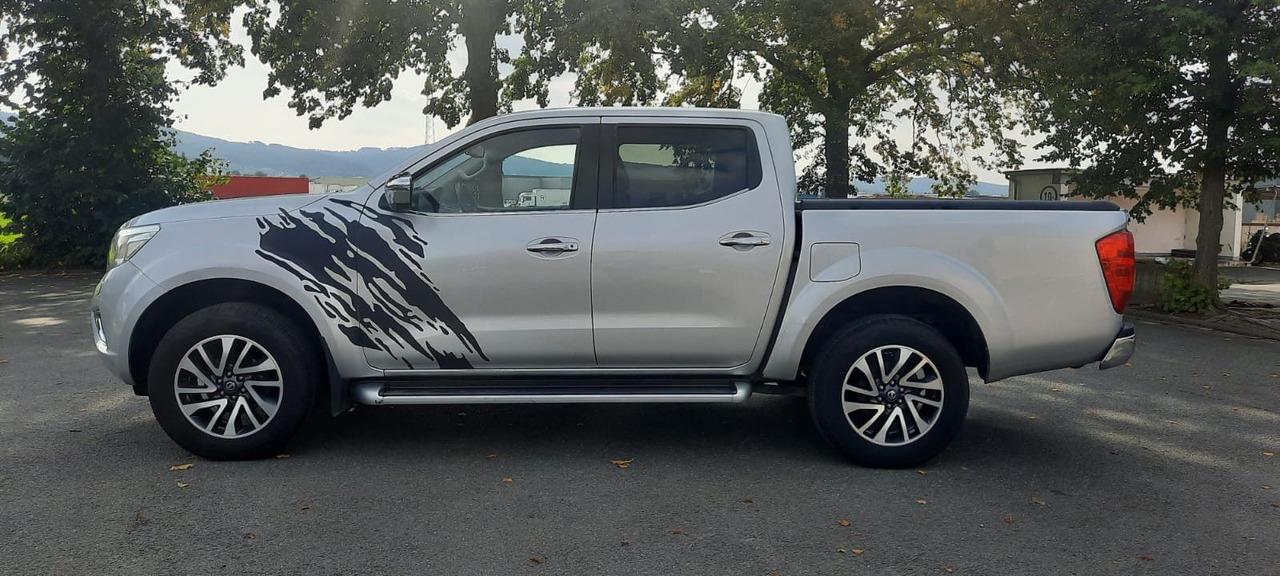 Nissan Navara NP300 N-Connecta Double Cab 4x4 - SUVSUV: slika 2 Nissan Navara NP300 N-Connecta Double Cab 4x4 - SUVSUV: slika 2