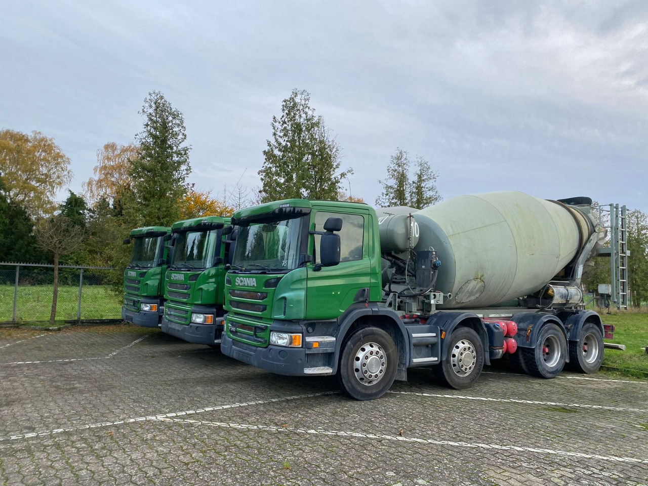 Scania 2x P360 Betonmischer 8x4 Blatt/Blatt E6 2 stück - Mikser za beton: slika 4 Scania 2x P360 Betonmischer 8x4 Blatt/Blatt E6 2 stück - Mikser za beton: slika 4