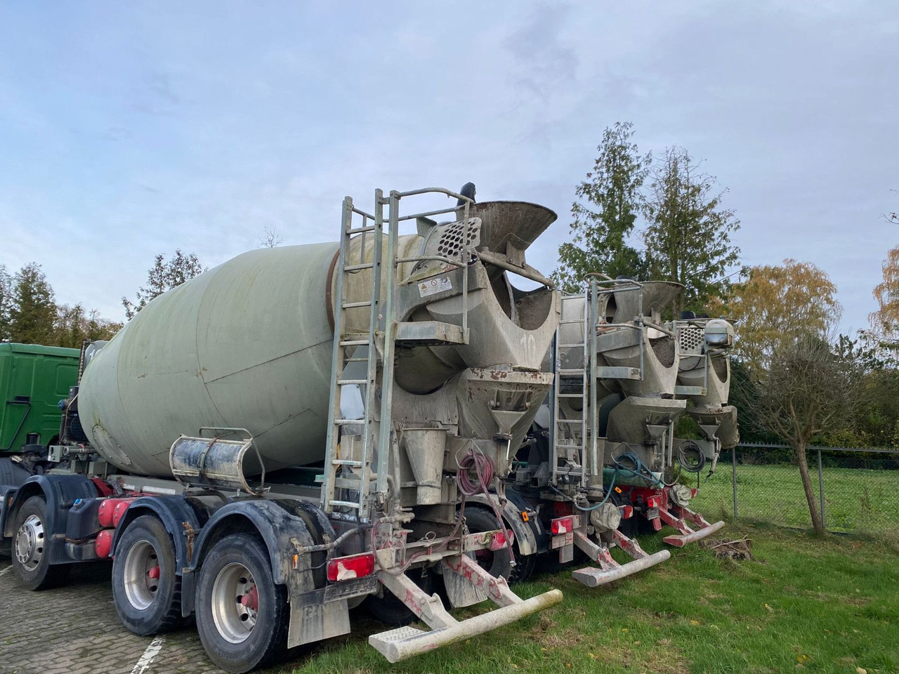 Scania 2x P360 Betonmischer 8x4 Blatt/Blatt E6 2 stück - Mikser za beton: slika 5 Scania 2x P360 Betonmischer 8x4 Blatt/Blatt E6 2 stück - Mikser za beton: slika 5