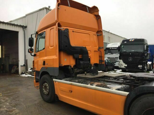 DAF CF85-410 G.Haus 2xBett ZF/Schalter 2-Kreishydr - Tegljač: slika 3 DAF CF85-410 G.Haus 2xBett ZF/Schalter 2-Kreishydr - Tegljač: slika 3