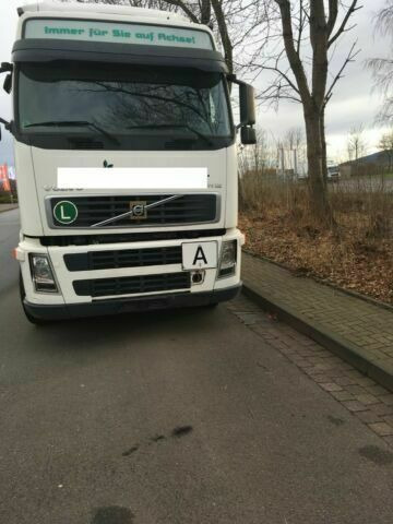 Volvo FH12-420 G.Haus 2xBett Klima Schaltgetriebe Reta - Kamion sa hidrauličnom kukom: slika 3 Volvo FH12-420 G.Haus 2xBett Klima Schaltgetriebe Reta - Kamion sa hidrauličnom kukom: slika 3