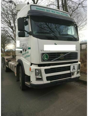 Volvo FH12-420 G.Haus 2xBett Klima Schaltgetriebe Reta - Kamion sa hidrauličnom kukom: slika 2 Volvo FH12-420 G.Haus 2xBett Klima Schaltgetriebe Reta - Kamion sa hidrauličnom kukom: slika 2