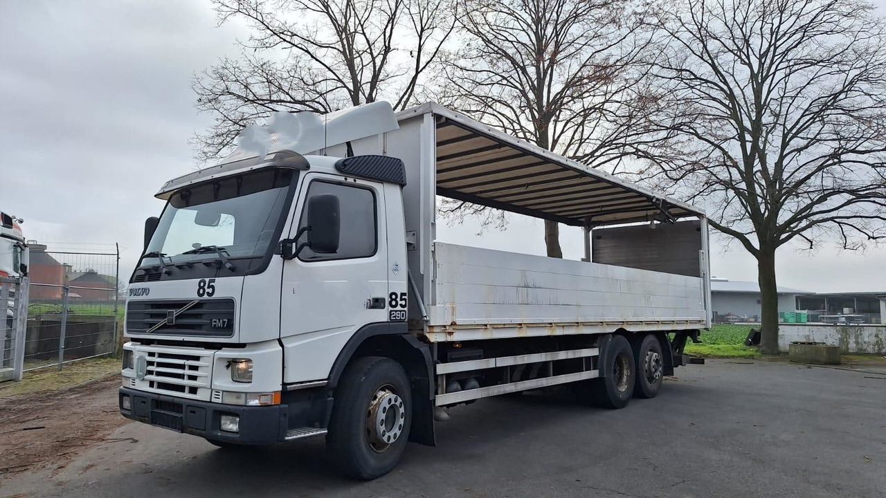 Volvo FM7 6x2 Koffer 3x vorhanden - Kamion sa zatvorenim sandukom: slika 1 Volvo FM7 6x2 Koffer 3x vorhanden - Kamion sa zatvorenim sandukom: slika 1