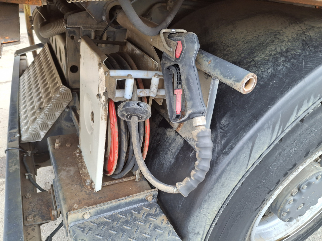 Mercedes-Benz Axor 1823 Schienenreinigungs RAIL Kehrmaschine - Autočistilica: slika 5 Mercedes-Benz Axor 1823 Schienenreinigungs RAIL Kehrmaschine - Autočistilica: slika 5