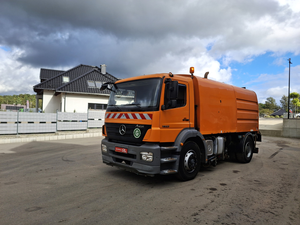 Mercedes-Benz Axor 1823 Schienenreinigungs RAIL Kehrmaschine - Autočistilica: slika 2 Mercedes-Benz Axor 1823 Schienenreinigungs RAIL Kehrmaschine - Autočistilica: slika 2
