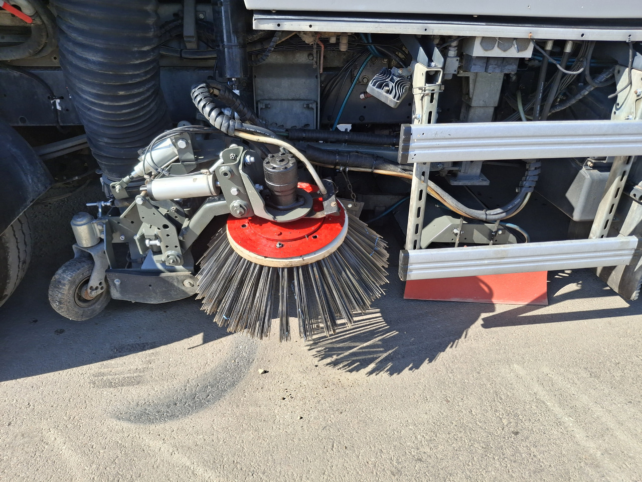 RENAULT Middlum 270 DXI Zamiatarka Kehrmaschine BUCHER Karcher L/R 2 Silniki 2 Motoren - Autočistilica: slika 5 RENAULT Middlum 270 DXI Zamiatarka Kehrmaschine BUCHER Karcher L/R 2 Silniki 2 Motoren - Autočistilica: slika 5