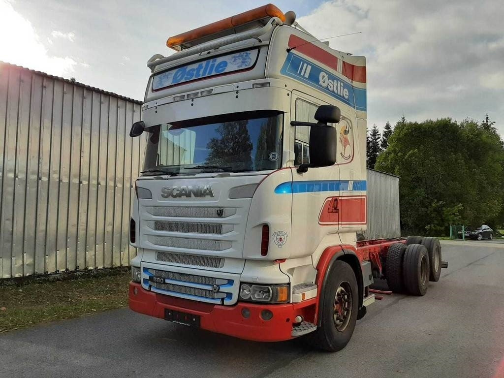 Scania R560 6X2 CHASSY 412kW - Kamion sa golom šasijom i zatvorenom kabinom: slika 1 Scania R560 6X2 CHASSY 412kW - Kamion sa golom šasijom i zatvorenom kabinom: slika 1