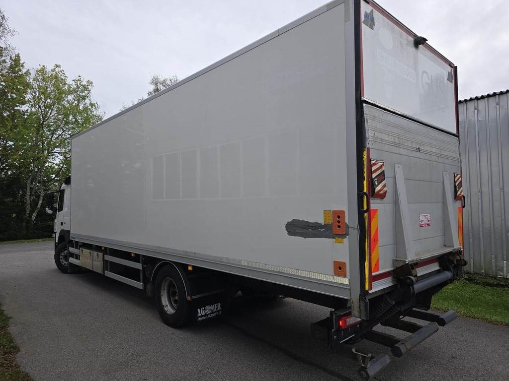 Volvo FM330 4X2 - Kamion sa zatvorenim sandukom: slika 2 Volvo FM330 4X2 - Kamion sa zatvorenim sandukom: slika 2