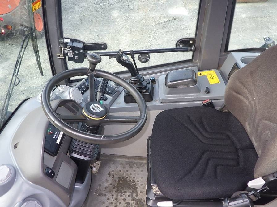 Utovarivač točkaš Volvo L 25 F: slika 8