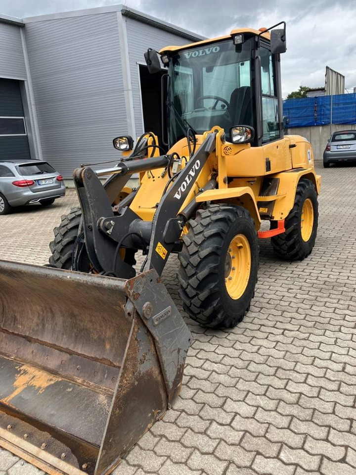 Volvo L 30 G - Utovarivač točkaš: slika 1 Volvo L 30 G - Utovarivač točkaš: slika 1