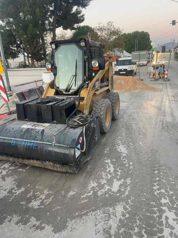 CAT 216 - Mini utovarivač: slika 2 CAT 216 - Mini utovarivač: slika 2