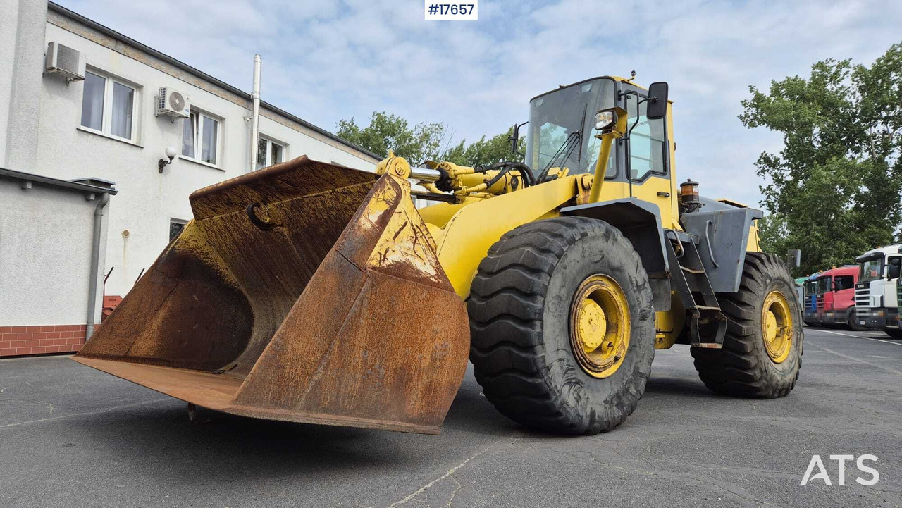 2000 Komatsu WA420-3H - Utovarivač točkaš: slika 2 2000 Komatsu WA420-3H - Utovarivač točkaš: slika 2